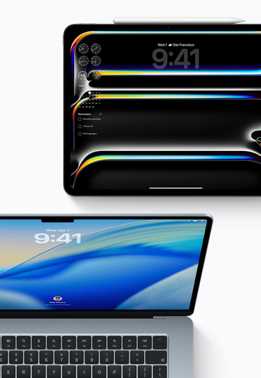 iPad, bovenaanzicht, scherm toont tijd en widgets, MacBook, vooraanzicht, achtergrond met blauw kleurverloop.