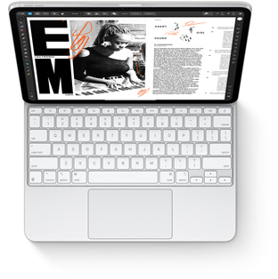 Pohled shora na iPad Pro s připnutým bílým Magic Keyboardem k iPadu Pro.