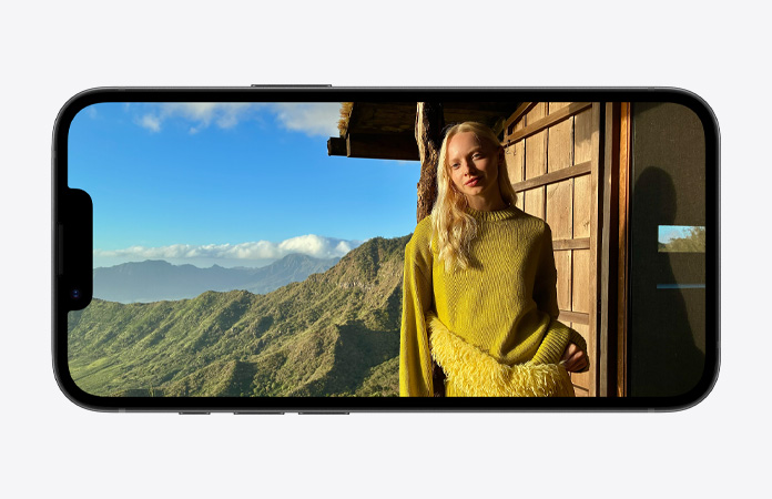 iPhone 17e vist forfra med Super Retina XDR-skærm