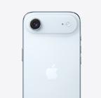 iPhone Air, pohled zezadu, blankytně modrá barva, modul s Fusion fotosoustavou nahoře